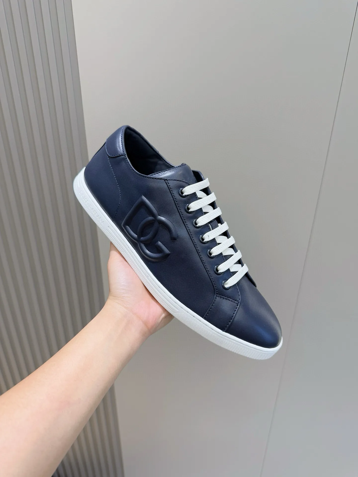 Men's Men's Shoes💰400 [New Style]🐏🐏DG men's calfskin sneakers Portofino Yacht shoes, simple and versatile design, unique saddle leather soles. The Dolce &G logo rear wing is the icing on the cake. Imported cowhide + rubber outsole Size: 39-44 (customized at 38.45)